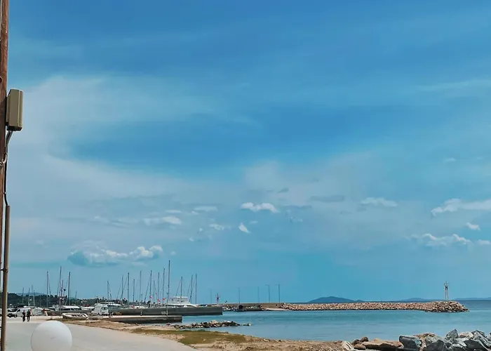 By The Sea Luxury Apartment